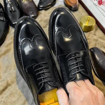 Нов блок есен/зима 2023 Издълбани мъжки обувки черни кръгли пръсти дебела пета дантела нагоре Бизнес ежедневни обувки мода британски стил