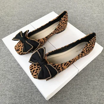 Плоски обувки с квадратна глава и плитка уста 2023 Пролет нов лък леопард печат дизайн удобни и гъвкави работни обувки