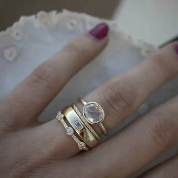 4pcs Нов златен цвят Благородна тенденция Нежни пръстени за жени Влизане Lux циркон Midi пръст пръстени за момиче годишнина бижута