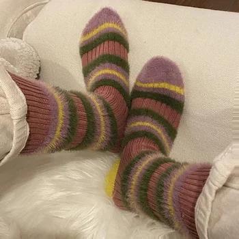 Мода Зимни топли жени Дълги чорапи Овча вълна Мъжки супер дебели чорапи На открито Ски срещу студен сняг Хавлиени чорапи
