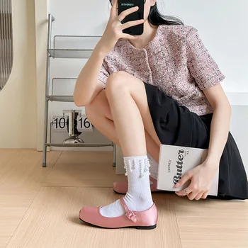 Сладки момичета дълги чорапи пискюл перла JK Лолита Kawaii сладък памук жени чорапи японска мода плътен цвят черно бяло сиво чорапи