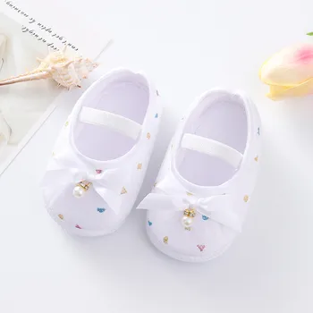 Новородено бебе Бебе Момичета Първи проходилки Малки детски обувки Мека подметка Обувки за малки деца Висящи перли Сладък лък принцеса обувки