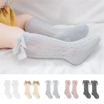 Малко дете момиче коляното високо гамаши, плътен цвят дишаща кухи чорапи с лък за 0-6 години