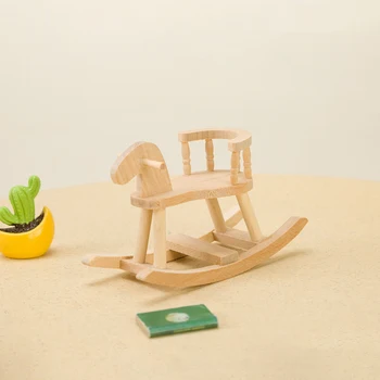 1PC Кукла къща декорация мини дървени кон люлеещ се стол модел фото сцена подпори